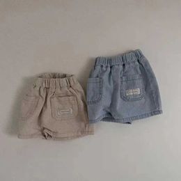 Shorts 2017 Novo verão shorts de jeans de bebê algodão shorts casuais soltos pré -escolares shorts retro casuais shorts infantis roupas de bebê d240510