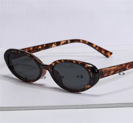 Piccoli occhiali da sole da sole Men039s UV Protection Sun Glass Women039s Retro Personality Fashion Oval Fram Glasses 20223900287