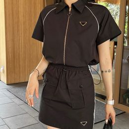 Rock -Set Designer Frauen zweiteilige Set Sommer PR Kleidung Casual Girly Sports Style Crop Top Elastic Taille Falten -Rockanzug