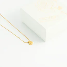 Pendant Necklaces Gift Box With Shell Shaped Versatile For Women's Fashionable And Allergy Resistant Golden Jewelry Party Necklace