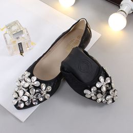 Size 34-43 Ladies Flat Shoes Rhienstone Flower Designer Pointed Toe Female Flats Soft Sole PUleather Women Casual Shoes Soft Foldable Ballet Shoes Crystal Shoes