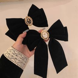 Black Velvet Bow Hairpin Alloy Roses Hair Clips for Women Fashion Barrette Spring Clip Heawear Luxury Fabric Hair Accessories 240509