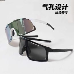 Designers explode and sell well Outdoor internet celebrity riding sunglasses with the same style windproof and sand resistant super large frame UV sports sunshade