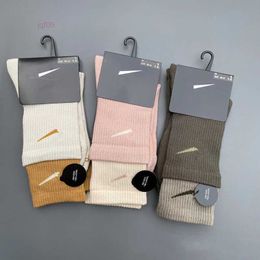 10 Colour Fashion Brand Mens Cotton Socks New Style Black Leisure Men Women Soft Breathable Summer Winter for Male Sockes 8aeh J3VC