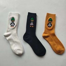 Men's Socks Four Seasons New Fashion Street Trendy Socks Embroidered Cartoon Duck Pattern Internet Red Personalized Mid Cap Sports Cotton Socks Kmzr