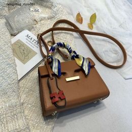 Luxury Designer Hand Shoulder Bag Bag New Korean Fashion Simple Handheld Crossbody