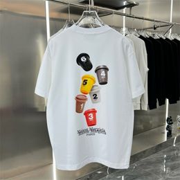 Margiela Style Short Sleeve T-shirt Mens and Womens Coffee Cups Alphanumeric Casual Fashion Trend 240429