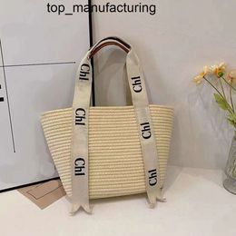 New designer bag 2024 vacation style grass woven tote bag fashion brand large capacity beach leisure woven handheld cabbage basket Bag