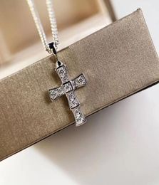 Womens Luxury Designer Pendant Necklace Fashion chain Jewellery Exquisite New bone Cross Necklaces Party lovers girls women non allergy fading3270592