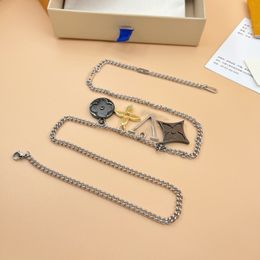 Monogram Leaf Clover Pendant Necklace Designer Silver Letter Pendant Necklace High Quality Black Blossom Sweater Chain M00521