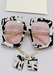 Womens sunglasses 0722S fashion classic black and white color matching frame pink lens metal chain temple with pendant personality7608260