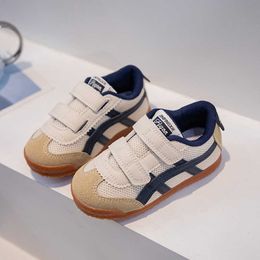 Sneakers Childrens Forrest Gump Shoes 2023 Spring and Autumn New Korean Edition Single Casual Running Baby Learning Trend H240510