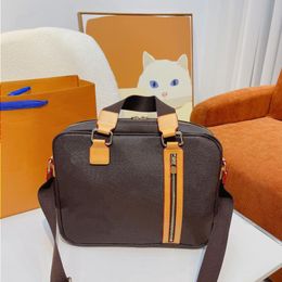 Fashion Laptop Mens Designer Bag Crossbody Bags Shoulder Handbags Men 231115 Briefcases Fashion Casual Retro Briefcase Capacity Handbag Mpex