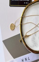 Popular Luxury Pattern Design Necklace Delicate Fashion Pendant Necklace High End Style Women039s Accessories 18k Gold Chain De8568166