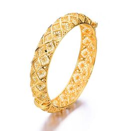 Women Bangle Hollow Buckle Bracelet 18k Yellow Gold Filled Fashion Jewellery Girlfriend Lady Bangle Wedding Party Gift Dia 60mm605103957236