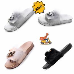 Coloured sandals for women in large size new women's summer flat beach reflective Flat blingbling female size 36-41 sandals elegant 2024 fashionable