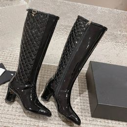 NEW 23ss F/W Womens knee Boots Designer Quilted Texture Hardware Matelasse Ankle Boots Calfskin With Zippers Knight Motorcycle Chelsea Boot White Black Casual Shoe