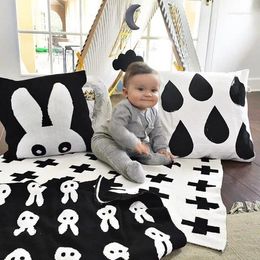 Blankets Baby Blanket Black White Swan Cross Knitted Plaid For Bed Sofa Cobertores Mantas BedSpread Bath Towels Play Mat Gift