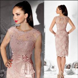 Blush Pink Sheath Lace Mother of the Bride Dresses Knee Length Beaded Sash Scoop Neckline Cap Sleeve Short Sheer Formal Evening Gowns M 211H