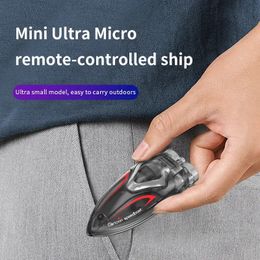 Rc boat mini remote-controlled boat with dual motor charging durable combat boat electric parent-child interactive toy 240424