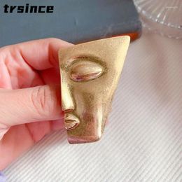 Brooches Creative Retro Western Court Face Frosted Gold Colour Brooch Exquisite Simple Temperament Male Female Badge Pins Party Jewellery