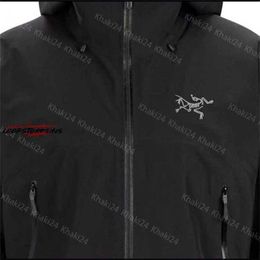 Vattentäta skaljackor SV 6: e generationen Embroiled Pattern Casual Sports Hooded Jacket 1L2E