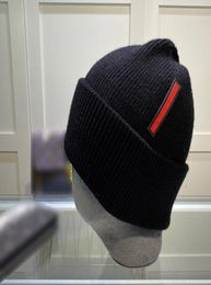 Designer Beanies Hats Autumn Women Knitted Caps Letter Embroidered Wool Cashmere Bucket Hat Mens Winter Beanie Bonnets8363371