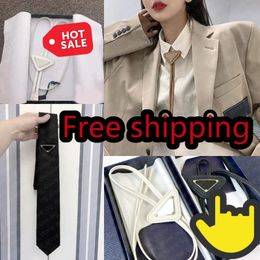 2024 Designer Leather Neckties Men Women Patterned Solid Colours Fashion Bow Ties Options Triangle necktie mens bolo tie luxury designer tie black