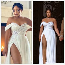 2020 Arabic Plus Size Beach Wedding Dresses Chiffon Off Shoulder A Line Side Split Bridal Dresses Beaded Lace Wedding Gowns 224S