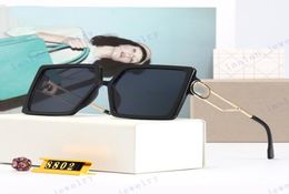 L638802 Designer Luxury Sunglasses Women039s Sunglass Thickening Beautiful Edge Gradient Ocean Lens Series With Box2596627