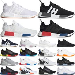 Sneaker designer NMD R1 V2 Running Scarpe Primeblue Sneaker Triple Black Black Gum Grey Victory Crimson Core Black Royal Casual Shoe Shoe Domen Allenatori Q0MS#