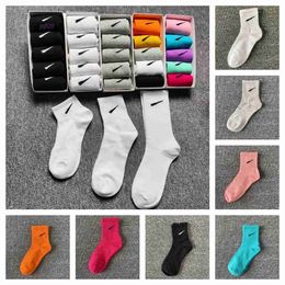 5 Pairs/designer Low Mid High Waist Solid Colour Black White Grey Breathable Cotton Socks Letter Breathable Cotton Jogging Basketball Football Sports MLWV