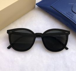 Sunglasses 2022 Women Brand Designer Fashion Lady Elegant Sun Glasses Men Trendy Star Original Box Packaging Solo12703712