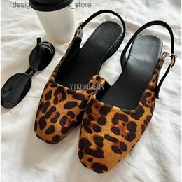 Sandals 2024 Summer New Sexy Leopard Single Shoes Womens Shallow Mouth Sandals Design Elegant Flat Shoes Size 36-41 Q2405111