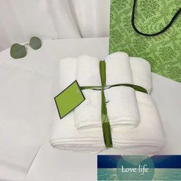 wholesale Designer Bath Towel Set Coral Velvet Fashion Towels Luxury Unisex Absorbent Men Womens Cloths Towel