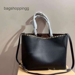 Purse Hand-held Bags High-capacity Shopping Woman Tote Vallenteno 2024 Designer Rivet Grain Vo Shoulder Crossbody Rock Large W Bag Stud 7D65
