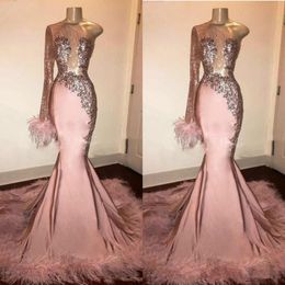 Glitter Sequin Prom Dress Long Sleeve Mermaid Pink Black Girl with Feathers Train One Shoulder African Formal Evening Gowns vestido 2473