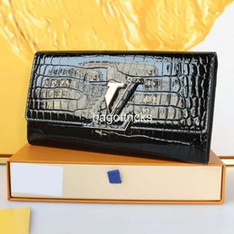 Womens Capucines Wallet Luxury Wallets Designer Card Holder Purse Small Bags Mens Cardholder Casual Coin Pockets