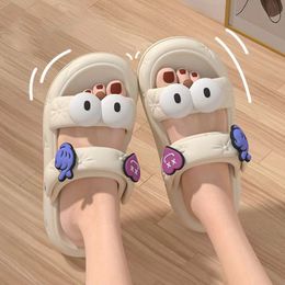 Cute seaside beach sandals with a feeling of stepping on feces Summer 2024 new indoor living home anti slip external wearing slippers for women
