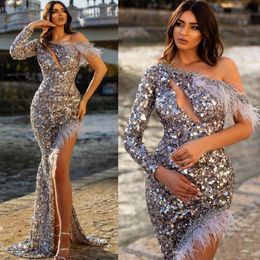 Mermaid Shining Beaded Sequined Evening Dresses One Shoulder Long Sleeves Side Split Prom Gowns Feather Sweep Train Plus Size Formal Dr 213N