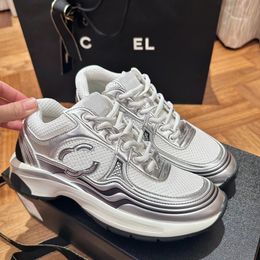 Роскошная обувь женская дизайнерская серебряная платформа кроссовки повседневная обувь из офисного канала Mens Woman Fashion Derma Trainers Отражающие винтажные спортивные кроссовки