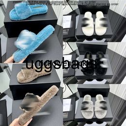 Chanells shoe Channel Slippers Fur Winter Quilted Indoor Sandal Faux Furry Fluffy Plush Platform Flats Mules Interlocking c Embroidered Shoes Non Slip Luxury Desig