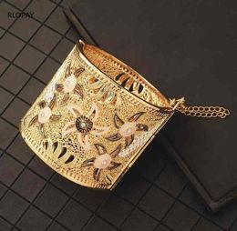 Big Size Gold Cuff Bracelet Enamel Color Hollow Flower Design Ladies Hand Bangles Designer Jewelry Luxury for Bridal 2104082329570