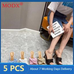 Slippers 2024 Summer Women Modern Cross-tied Outside Shoe Fashion High-heeled Square Toes Sandal Bulk Items Wholesale Lots M9488