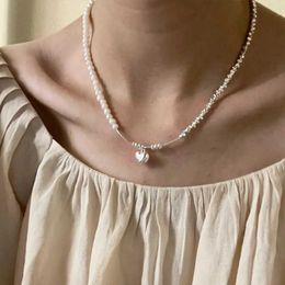 Pendant Necklaces Minar Sweet Silver Colour Metallic Love Heart Pendant Necklaces for Women Faux Pearls Strand Asymmetry Chain Choker Necklace Gift