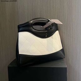 Luxury Handbag Designer Shoulder Bag Crossbody Purse Fashionable and Minimalist Commuting High Chain StrapO01B