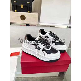 Valention Shoes Valentine designer Sports Valentines Shoe Mens VT Style Fashion Runner Top Cowhide Sneaker V Pace Same Mens 2023 High Casual Quality Top Running desi