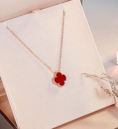 Necklaces designer chains fashion charm luxury clover for girls women 18K gold chain silver black Pendant white red green brand we8817492