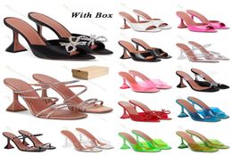 Amina Muaddi Sandals Designer Frauen Lupita Metallic Mules Pvc Top Gurt berühmte Damen transparent gekrümmte Damen klare Mode Summe