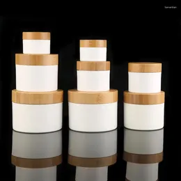 Storage Bottles 100pcs 100g White PP Plastic Facial Eye Cream Jar Container With Bamboo Cover Lid DIY Empty Cosmetic Package Refillable